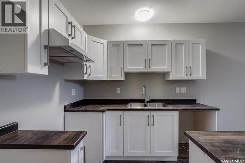 133 E Avenue S, Saskatoon, SK - Indoor Photo Showing Kitchen With Double Sink