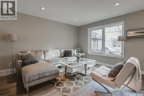 133 E Avenue S, Saskatoon, SK - Indoor Photo Showing Living Room