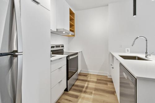 Cuisine - 504-2121 Av. Papineau, Montréal (Ville-Marie), QC - Indoor Photo Showing Kitchen With Stainless Steel Kitchen