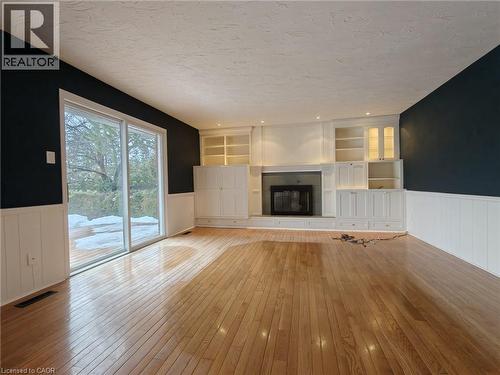 362 Pommel Gate Crescent, Waterloo, ON - Indoor Photo Showing Living Room With Fireplace