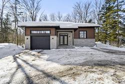 2 Ch. des Oeillets  Sainte-Anne-Des-Lacs, QC J0R 1B0