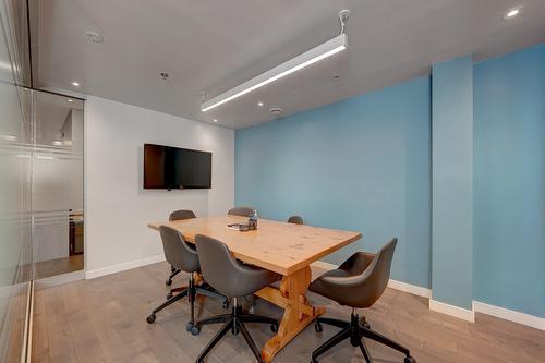 Salle de conférence - 300-1609 Rue St-Denis, Montréal (Ville-Marie), QC 