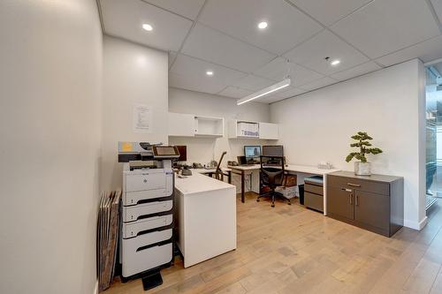 Bureau - 300-1609 Rue St-Denis, Montréal (Ville-Marie), QC 