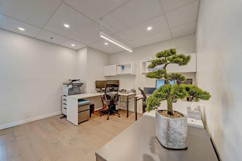 Bureau - 300-1609 Rue St-Denis, Montréal (Ville-Marie), QC 