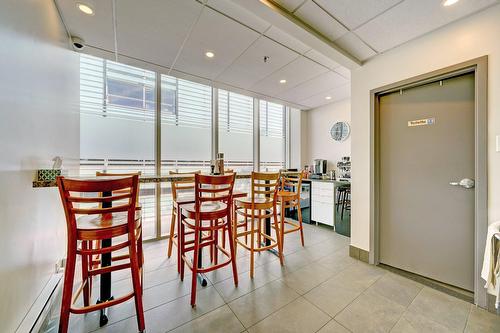 Cuisine - 300-1609 Rue St-Denis, Montréal (Ville-Marie), QC 