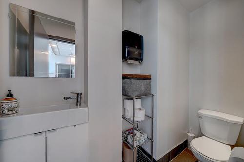 Salle d'eau - 300-1609 Rue St-Denis, Montréal (Ville-Marie), QC 