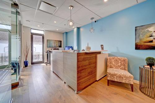 Réception - 300-1609 Rue St-Denis, Montréal (Ville-Marie), QC 