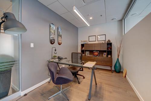 Bureau - 300-1609 Rue St-Denis, Montréal (Ville-Marie), QC 