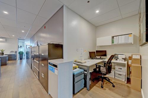 Bureau - 300-1609 Rue St-Denis, Montréal (Ville-Marie), QC 