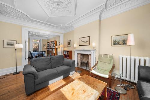 Salon - 549 Av. Lansdowne, Westmount, QC 