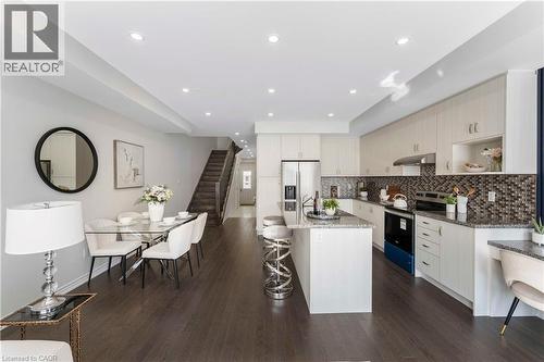 1426 Oakmont Common, Burlington, ON - Indoor Photo Showing Kitchen With Upgraded Kitchen