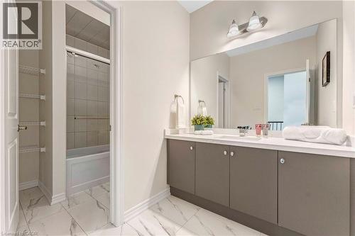 1426 Oakmont Common, Burlington, ON - Indoor Photo Showing Bathroom