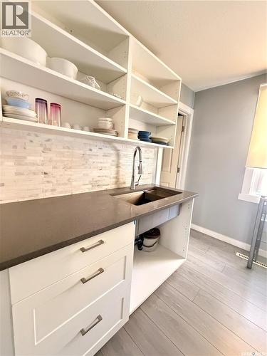 1605 Retallack Street, Regina, SK - Indoor With Storage