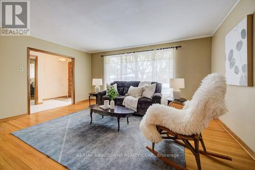 1245 Tyneburn Crescent, Mississauga, ON - Indoor Photo Showing Living Room