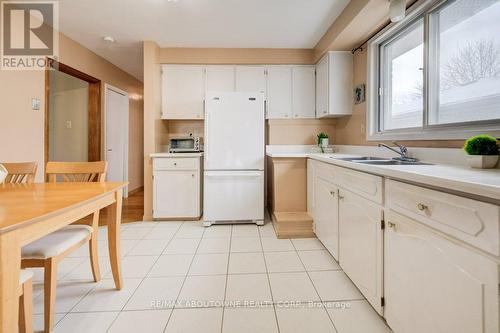 1245 Tyneburn Crescent, Mississauga, ON - Indoor Photo Showing Kitchen With Double Sink