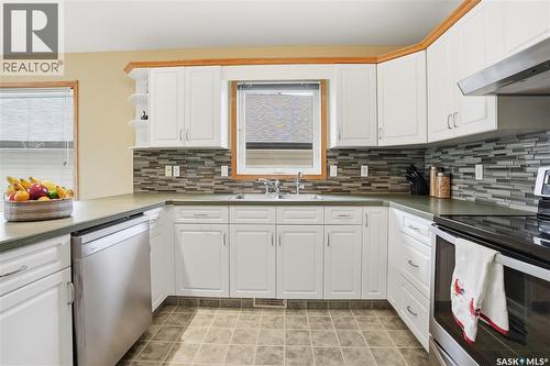 1258 Degelman Drive, Regina, SK - Indoor Photo Showing Kitchen With Double Sink