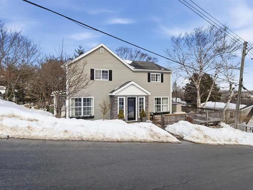 11 Maplewood Drive  Halifax, NS B3N 1C4