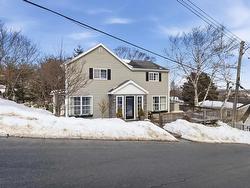 11 Maplewood Drive  Halifax, NS B3N 1C4