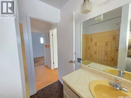 702 Princess Street, Regina, SK - Indoor Photo Showing Bathroom
