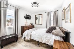 Upper level 2nd bedroom - 