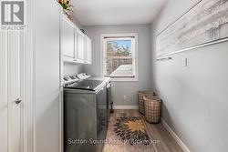 Upper level large laundry - 