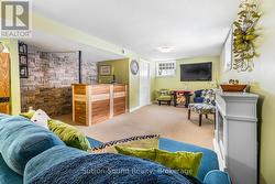 Entertainment room with built in bar/bar fridge - 