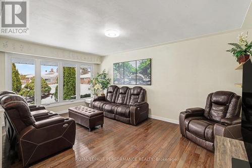 788 Dickens Avenue, Ottawa, ON - Indoor Photo Showing Living Room