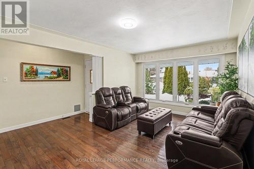 788 Dickens Avenue, Ottawa, ON - Indoor Photo Showing Living Room
