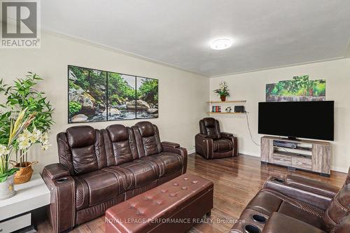 788 Dickens Avenue, Ottawa, ON - Indoor Photo Showing Living Room