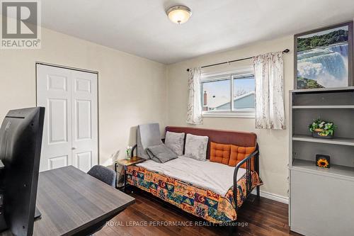 788 Dickens Avenue, Ottawa, ON - Indoor Photo Showing Bedroom