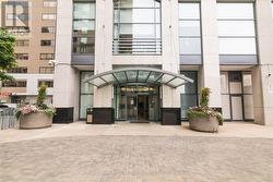 1909 - 8 HILLCREST AVENUE  Toronto, ON M2N 6Y6