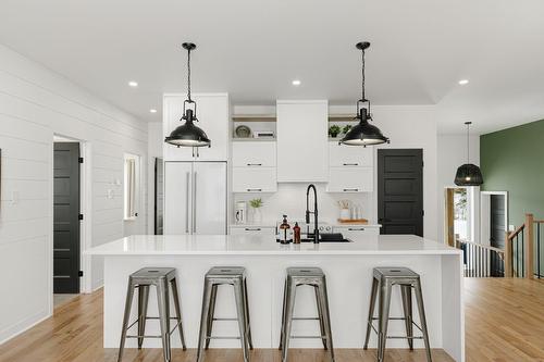 Cuisine - 129 10E Avenue, Saint-Hippolyte, QC - Indoor Photo Showing Kitchen With Upgraded Kitchen