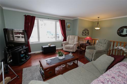 660 Knighton Road, Kimberley, BC - Indoor Photo Showing Living Room