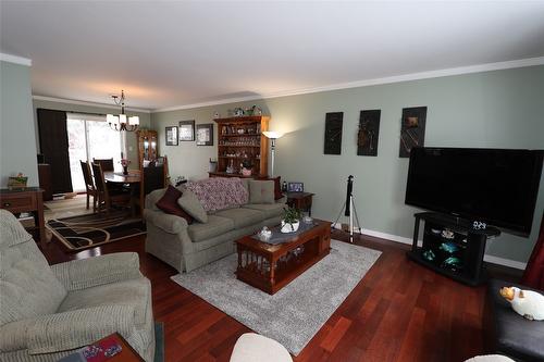 660 Knighton Road, Kimberley, BC - Indoor Photo Showing Living Room