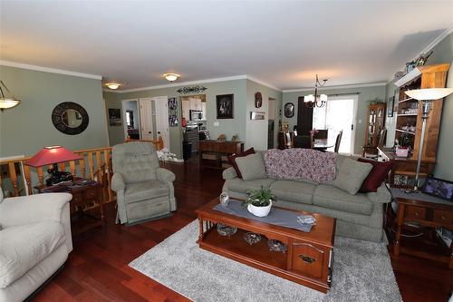 660 Knighton Road, Kimberley, BC - Indoor Photo Showing Living Room