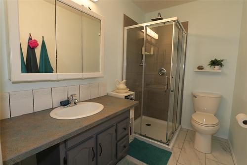 660 Knighton Road, Kimberley, BC - Indoor Photo Showing Bathroom
