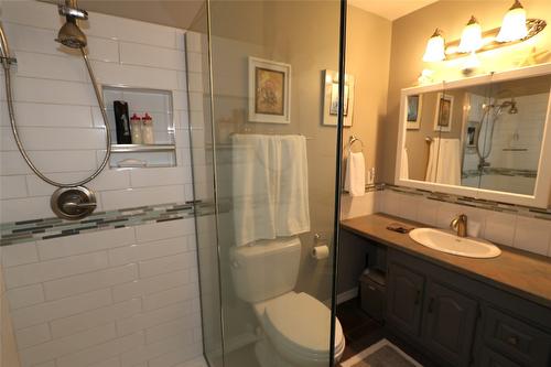 660 Knighton Road, Kimberley, BC - Indoor Photo Showing Bathroom