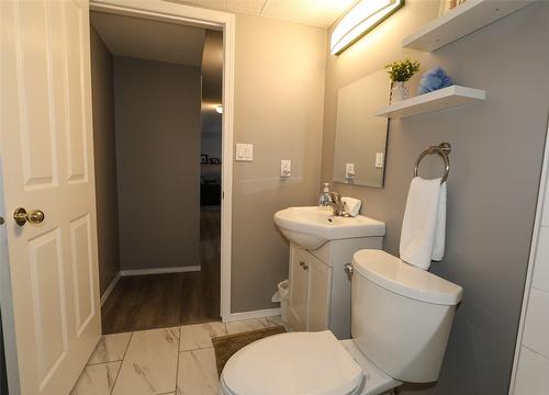 660 Knighton Road, Kimberley, BC - Indoor Photo Showing Bathroom