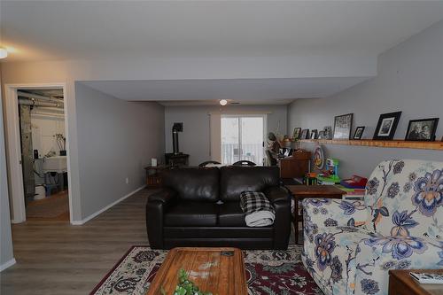 660 Knighton Road, Kimberley, BC - Indoor Photo Showing Living Room