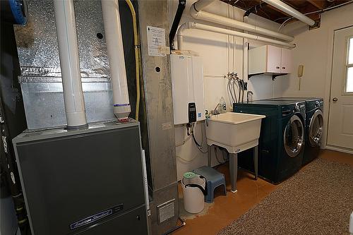 660 Knighton Road, Kimberley, BC - Indoor Photo Showing Laundry Room