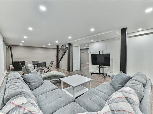Salle familiale - 2070 Rue Wilfrid, Val-David, QC - Indoor
