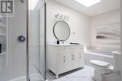 Ensuite Bath, Soaker Tub & Walk in Shower. - 