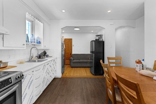 Kitchen - 470 Rue Ouimet, Montréal (Saint-Laurent), QC - Indoor Photo Showing Kitchen