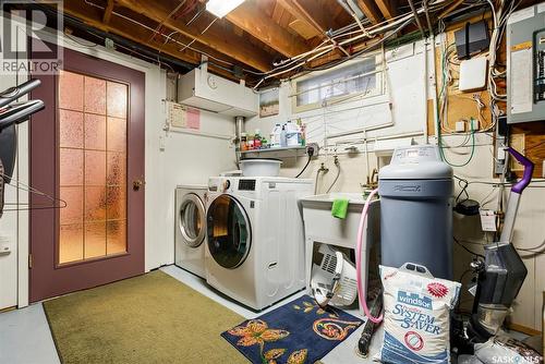 2221 Dufferin Road, Regina, SK - Indoor Photo Showing Laundry Room