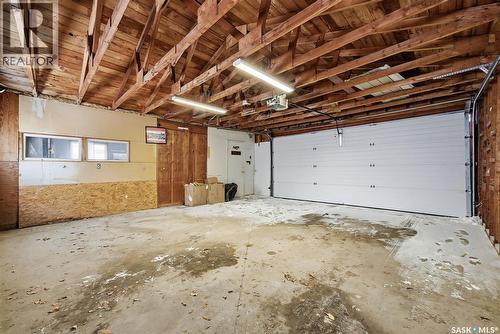 2221 Dufferin Road, Regina, SK - Indoor Photo Showing Garage