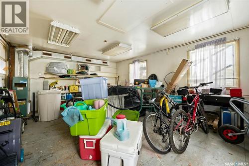 2221 Dufferin Road, Regina, SK - Indoor Photo Showing Garage
