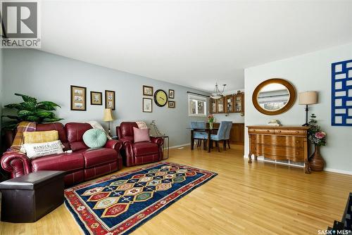 2221 Dufferin Road, Regina, SK - Indoor Photo Showing Living Room