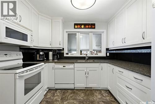 2221 Dufferin Road, Regina, SK - Indoor Photo Showing Kitchen