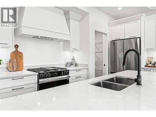 2455 Bradley Drive Unit# 102 Lot# 4, Armstrong, BC - Indoor Photo Showing Kitchen With Double Sink With Upgraded Kitchen