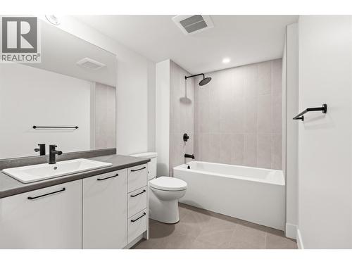 2455 Bradley Drive Unit# 102 Lot# 4, Armstrong, BC - Indoor Photo Showing Bathroom